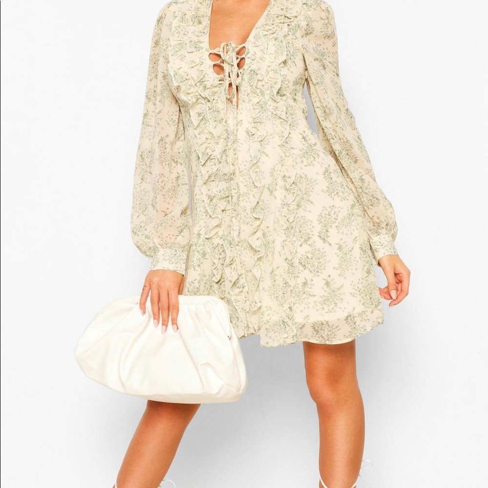 NWT Boohoo Floral Ruffle Dress